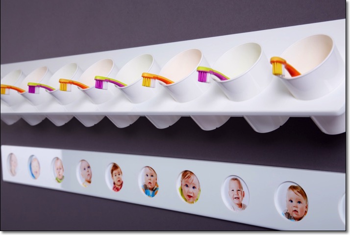 fotoleiste_fuer_zahnputzbecherleiste_zahnpflege_kita_zahnputzbecherhalter _zaehneputzen_zaehne_putzen_zahnpflege_kindergarten_kinder_krippe_zahnhygiene_zahngesundheit_holzwerkstatt_kaesebier_hamburg_kita-shop_kaesebier_3408.jpg